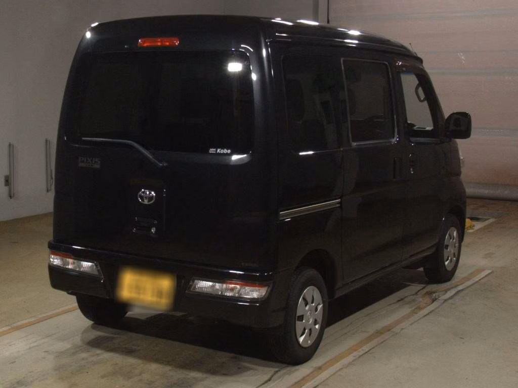 TOYOTA PIXIS VAN