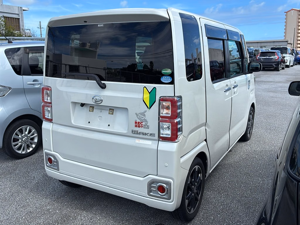 DAIHATSU WAKE