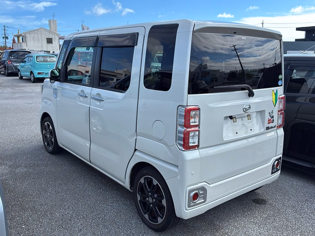 DAIHATSU WAKE