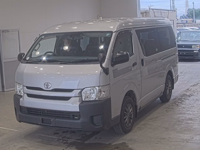 TOYOTA HIACE