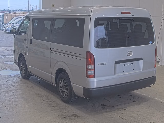 TOYOTA HIACE