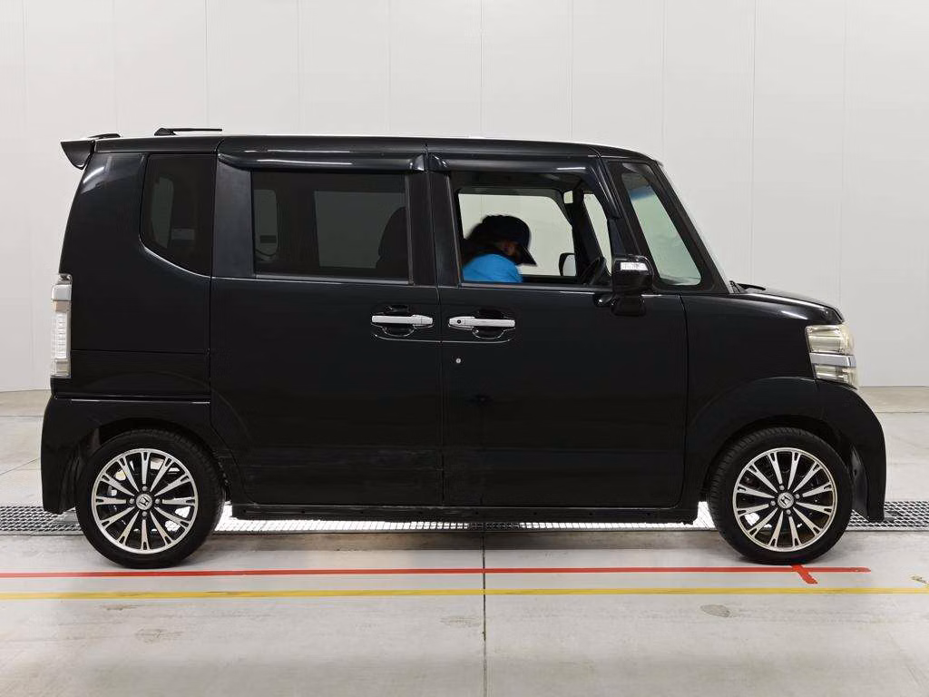 HONDA N-BOX+