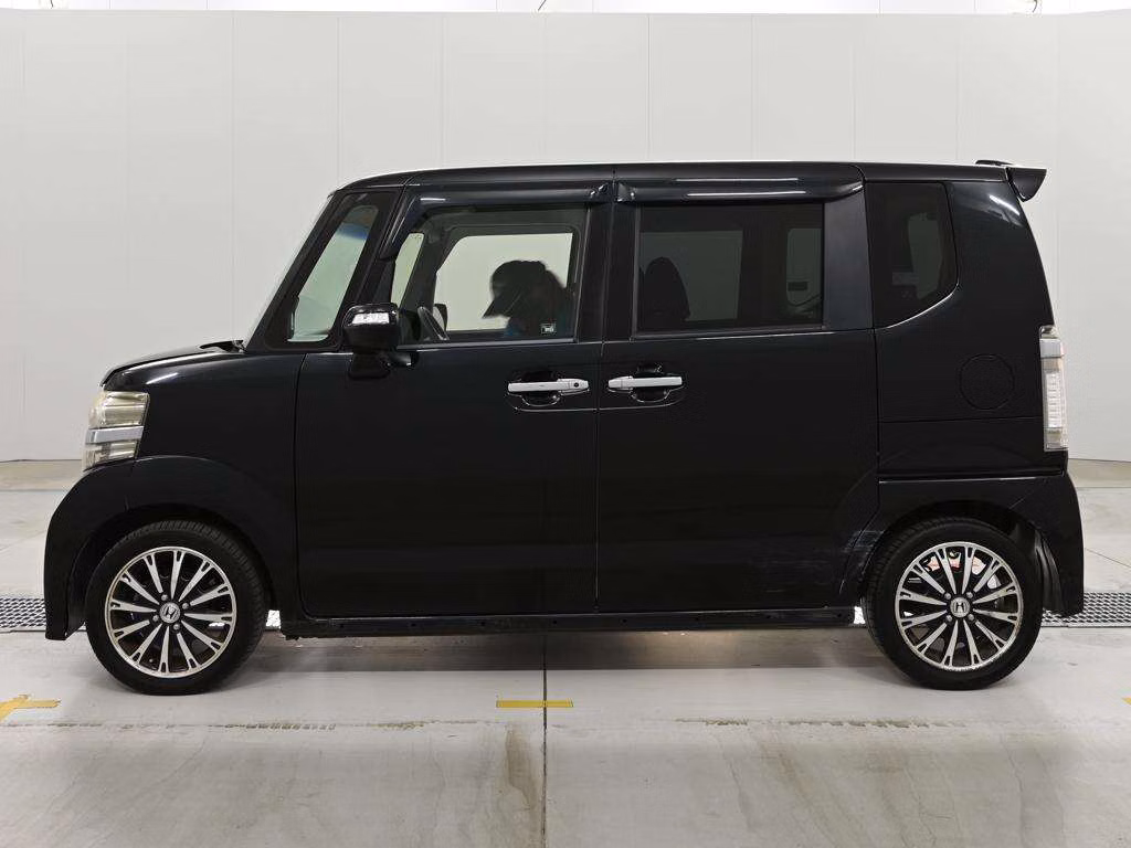 HONDA N-BOX+