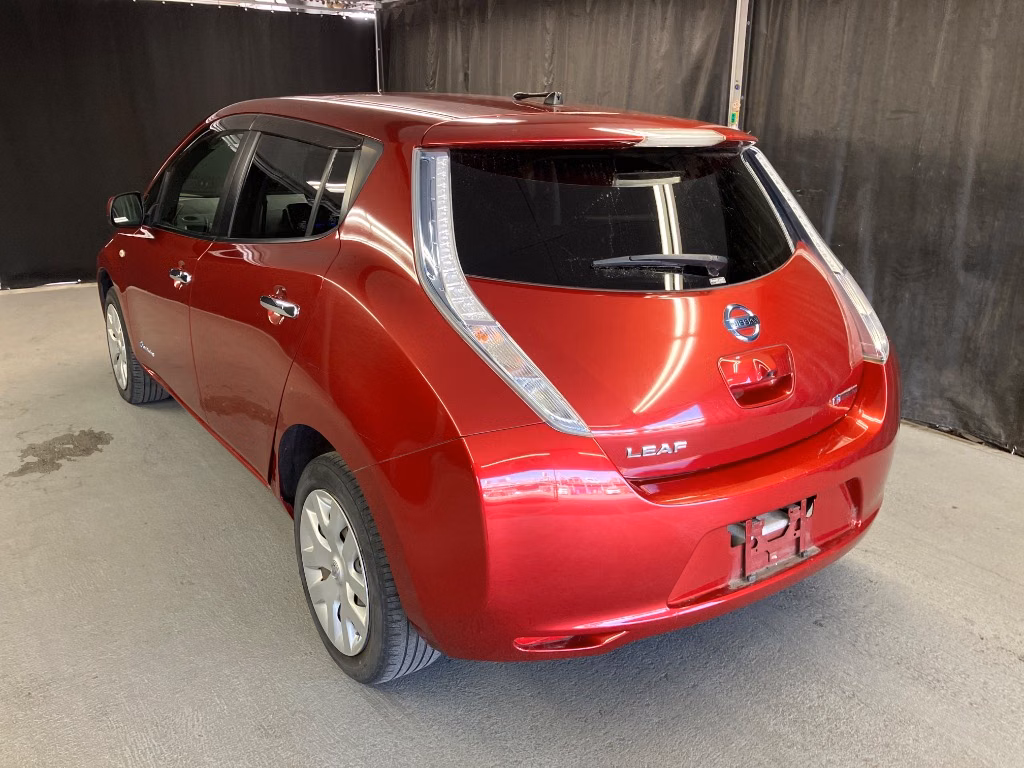 NISSAN LEAF