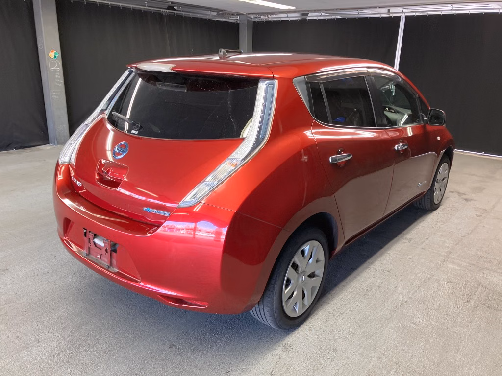 NISSAN LEAF