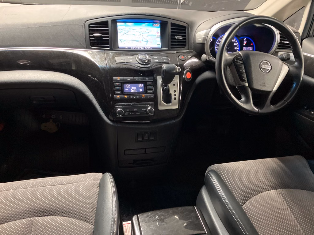 NISSAN ELGRAND