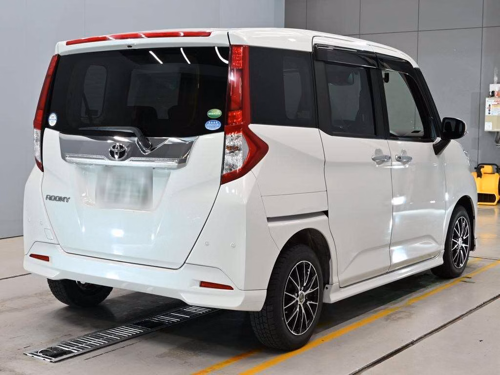 TOYOTA ROOMY