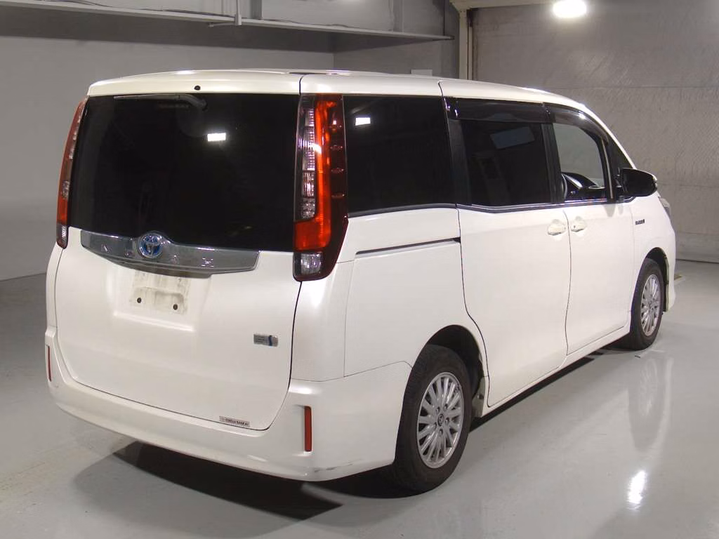 TOYOTA NOAH