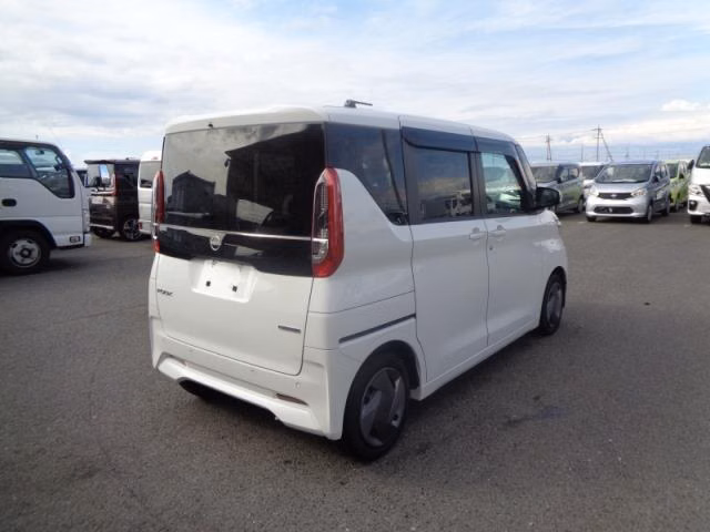 NISSAN ROOX