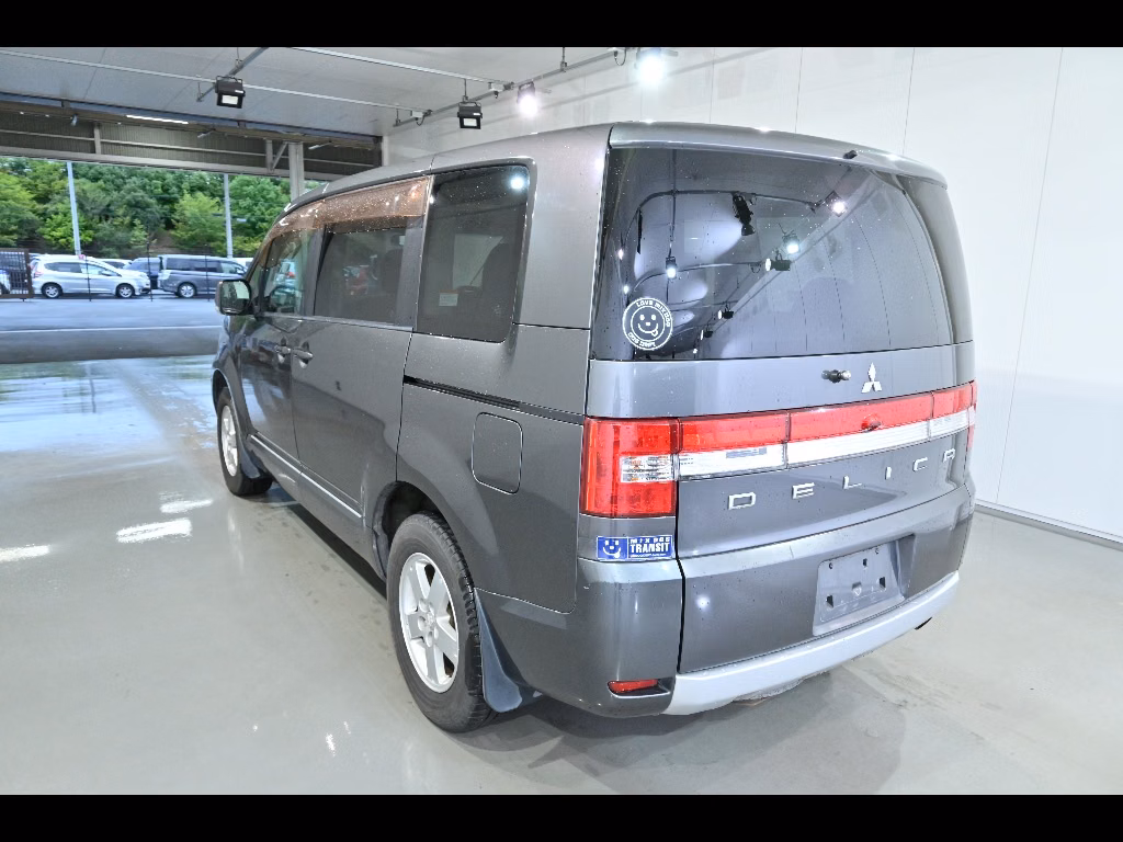MITSUBISHI DELICA D:5