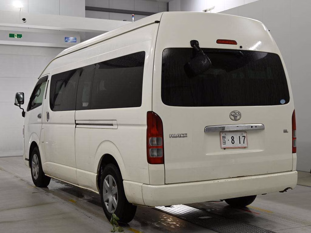 TOYOTA REGIUS ACE