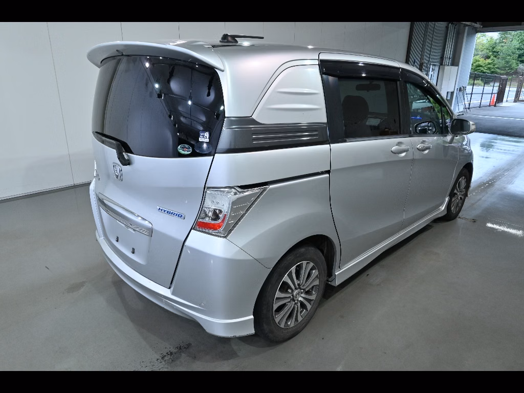 HONDA FREED SPIKE