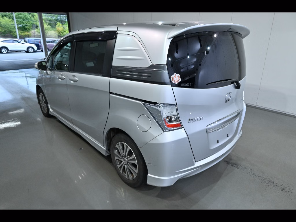 HONDA FREED SPIKE