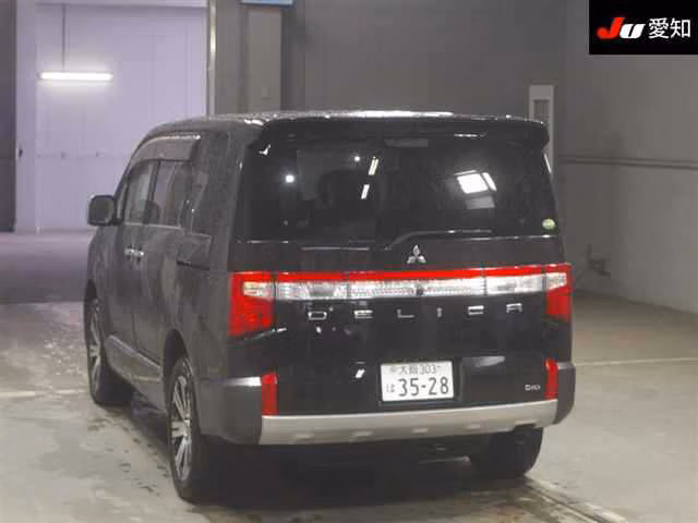 MITSUBISHI DELICA D:5