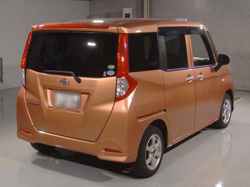 TOYOTA ROOMY