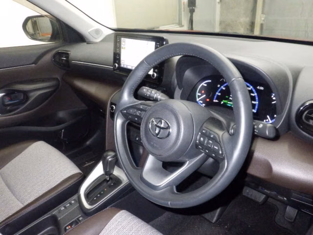 TOYOTA YARIS CROSS