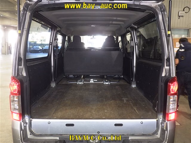 NISSAN NV350 CARAVAN
