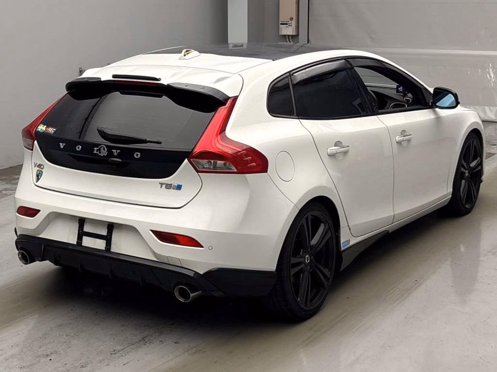 VOLVO V40