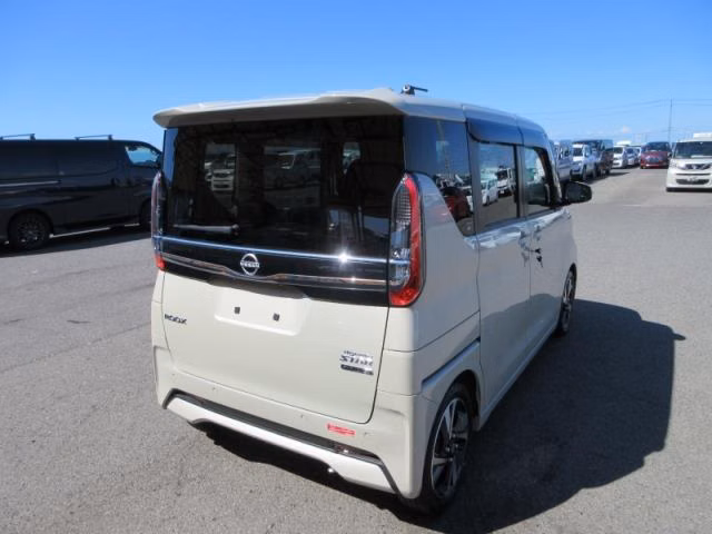 NISSAN ROOX