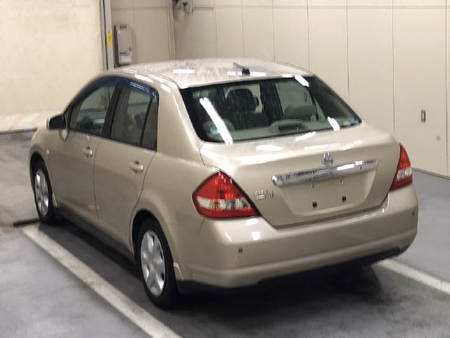 NISSAN TIIDA LATIO