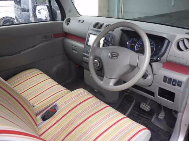 DAIHATSU MOVE CONTE