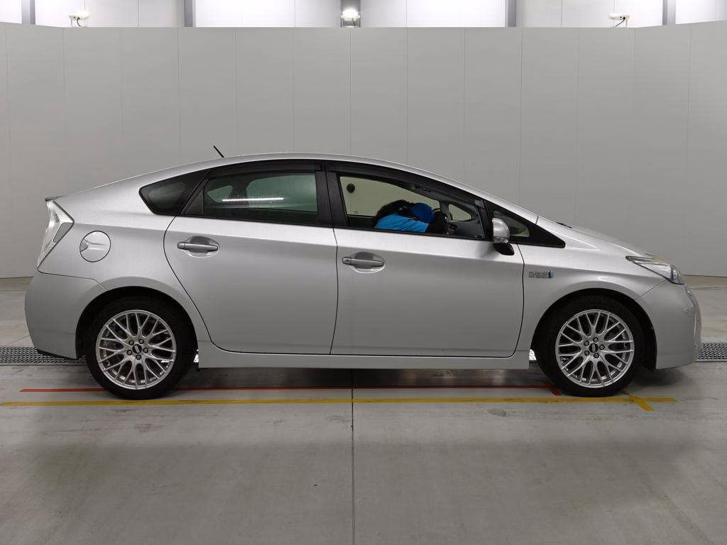 TOYOTA PRIUS PHV
