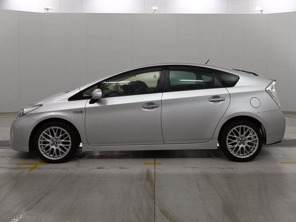 TOYOTA PRIUS PHV