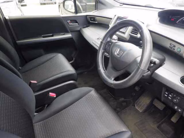 HONDA FREED SPIKE