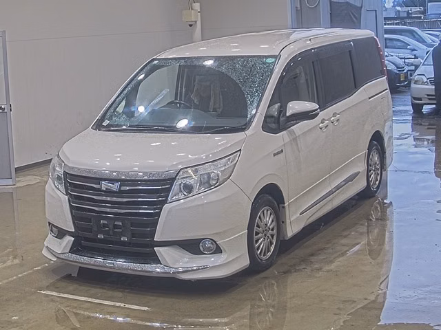 TOYOTA NOAH