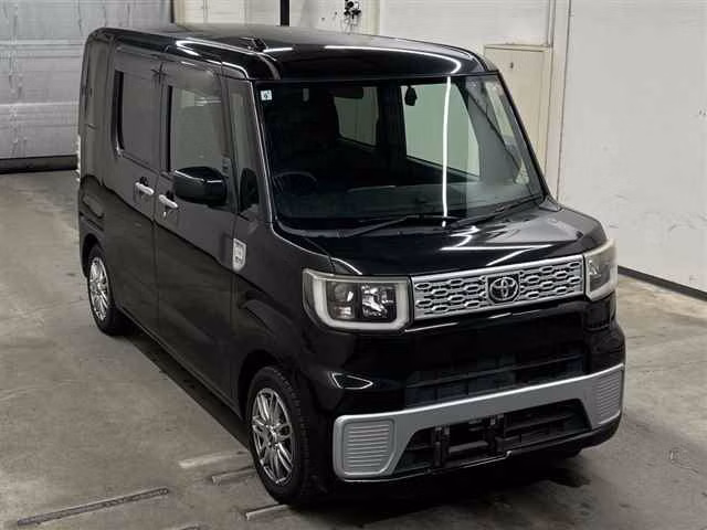 TOYOTA PIXIS MEGA