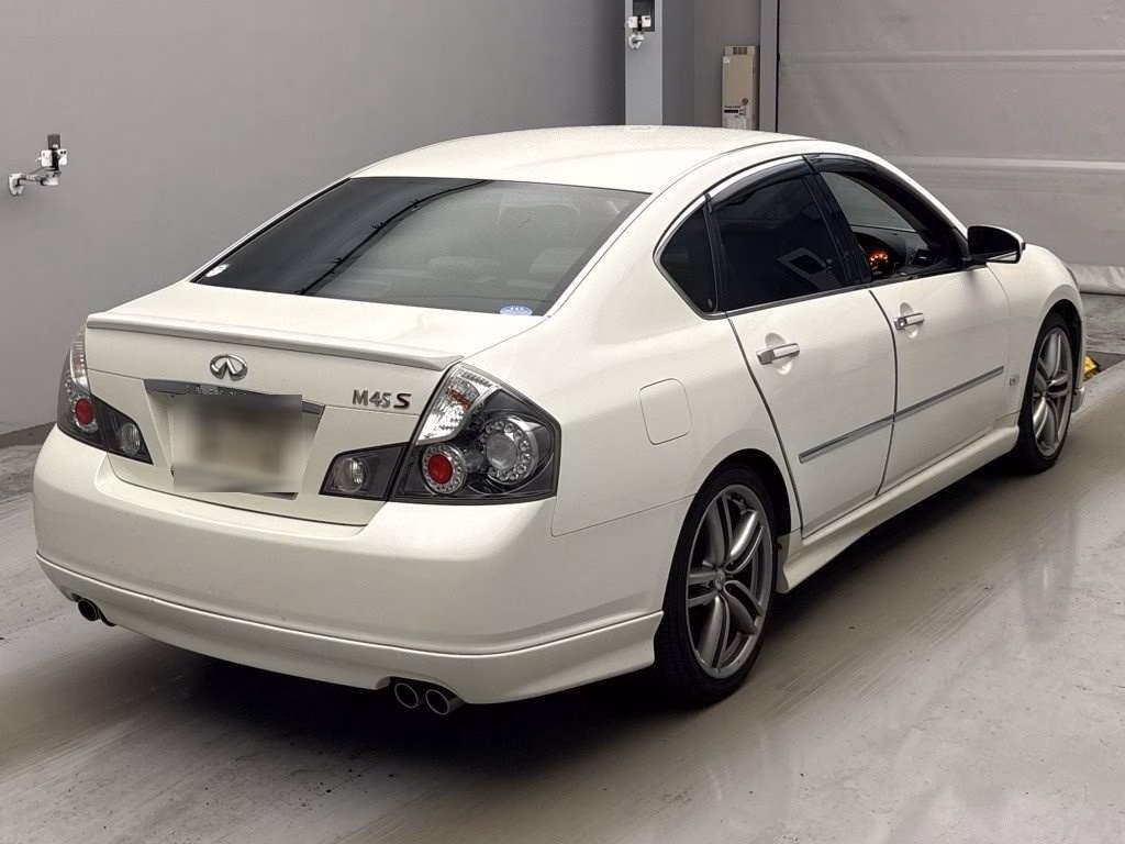 NISSAN FUGA