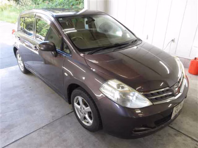 NISSAN TIIDA