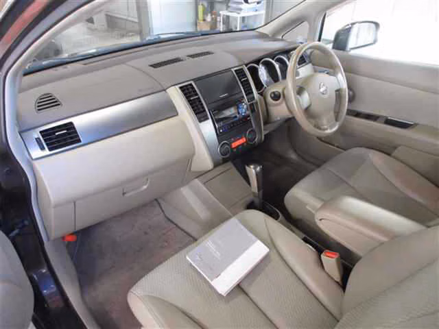 NISSAN TIIDA