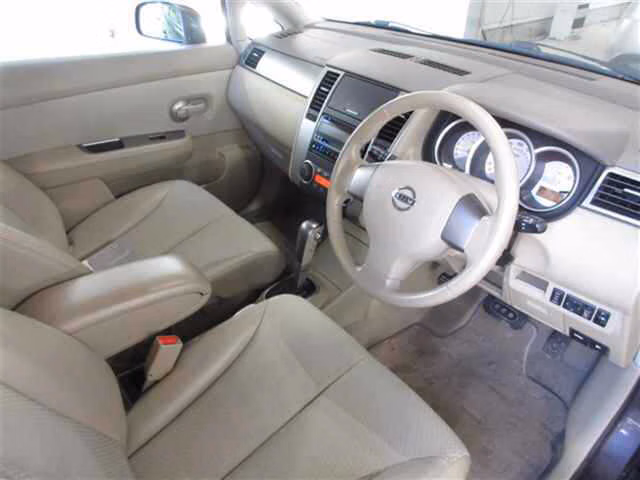 NISSAN TIIDA