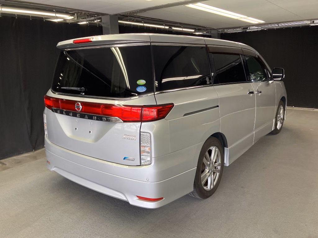 NISSAN ELGRAND