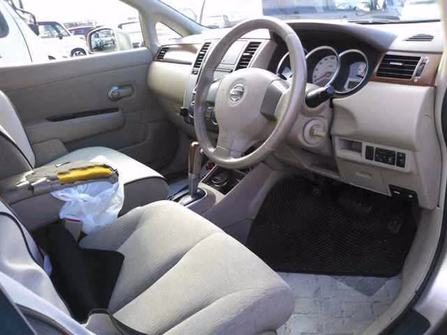 NISSAN TIIDA LATIO