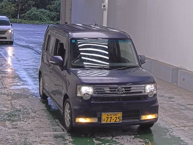 TOYOTA PIXIS SPACE