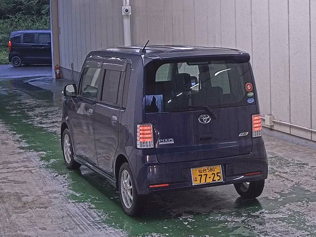 TOYOTA PIXIS SPACE