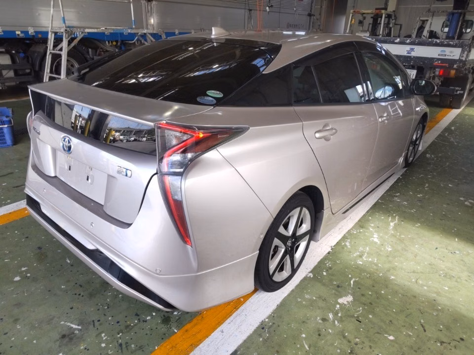 TOYOTA PRIUS