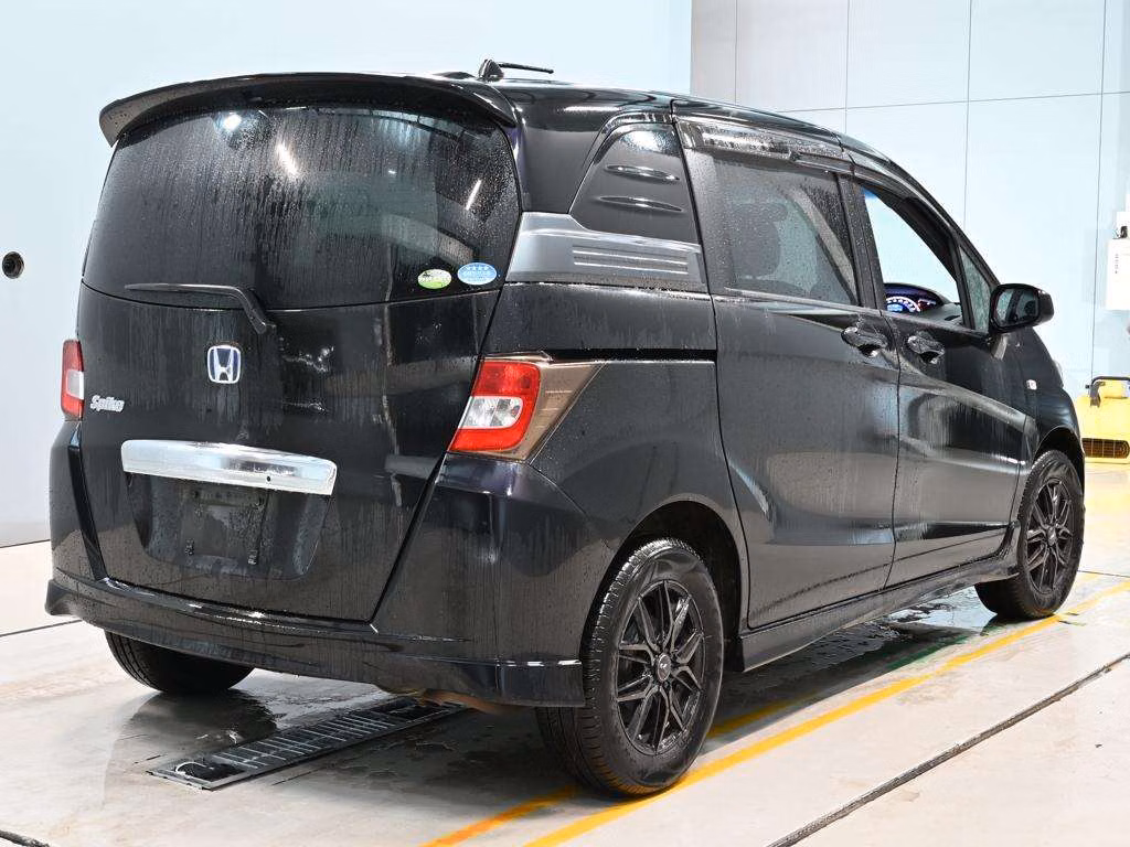 HONDA FREED SPIKE