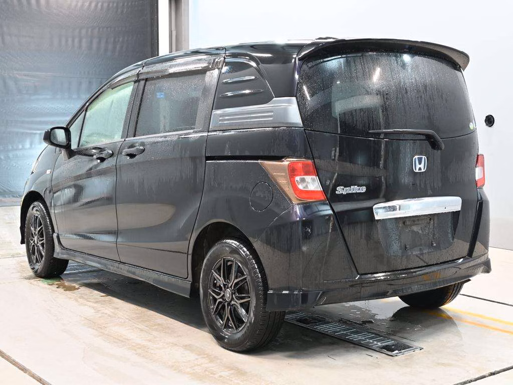 HONDA FREED SPIKE