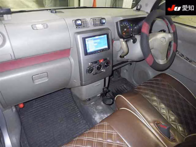 DAIHATSU MOVE CONTE
