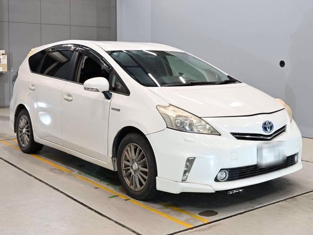 TOYOTA PRIUS ALPHA
