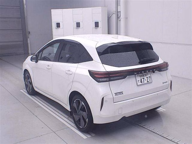 NISSAN AURA