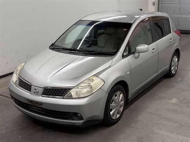 NISSAN TIIDA