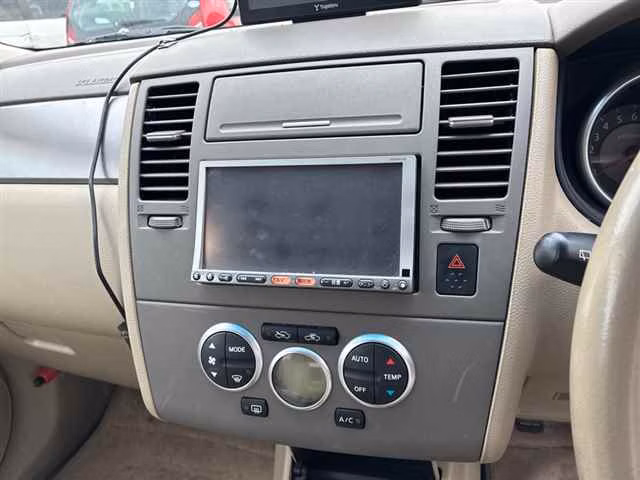 NISSAN TIIDA
