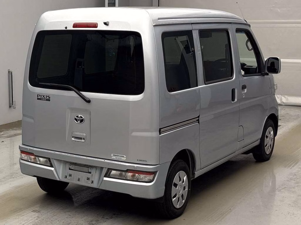 TOYOTA PIXIS VAN