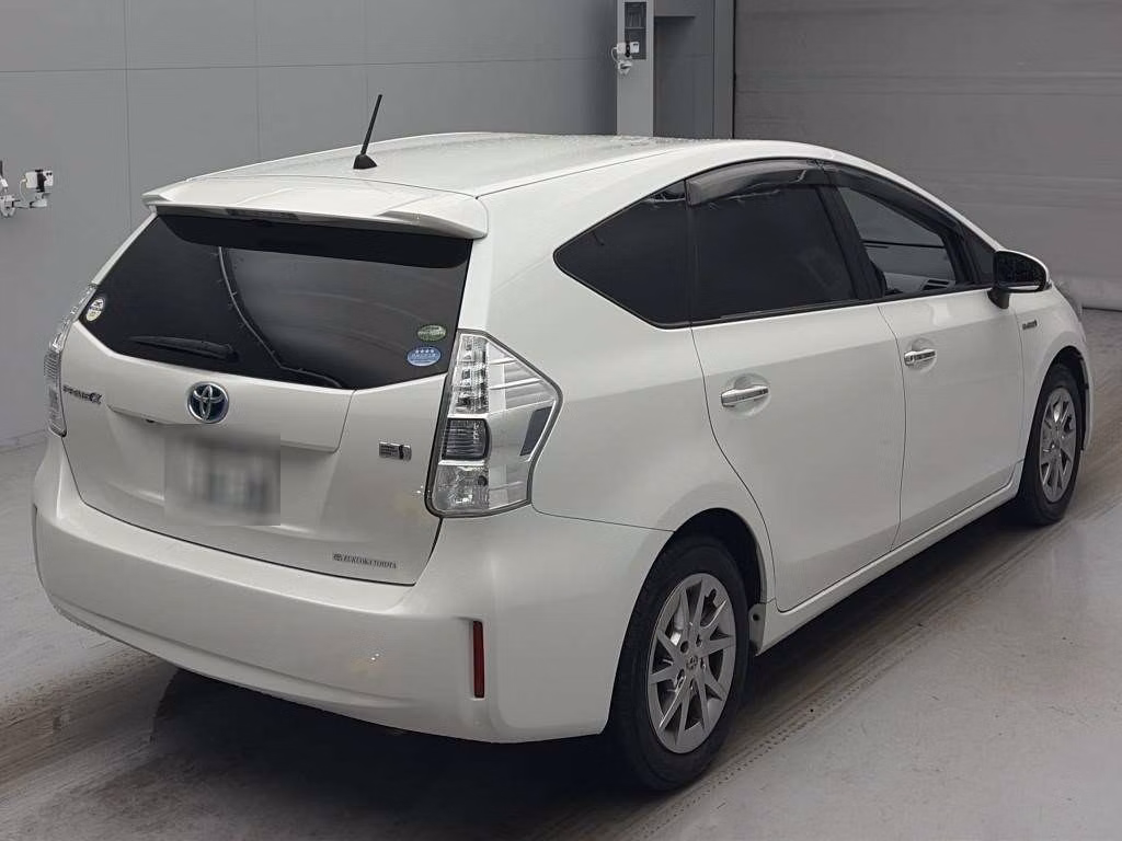 TOYOTA PRIUS ALPHA