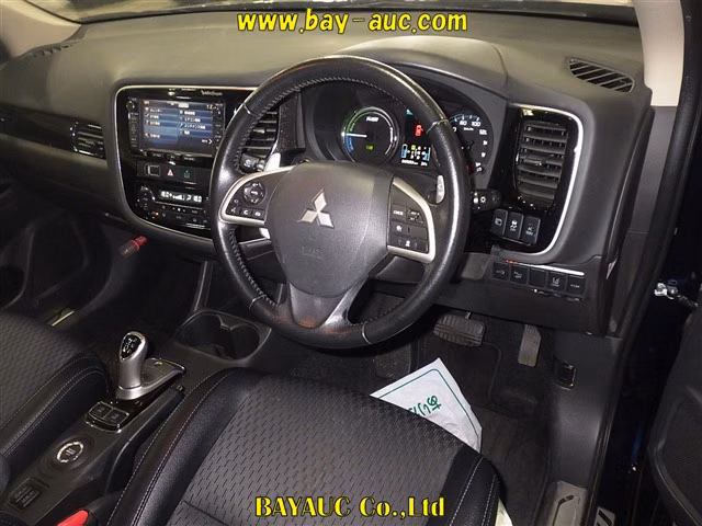 MITSUBISHI OUTLANDER