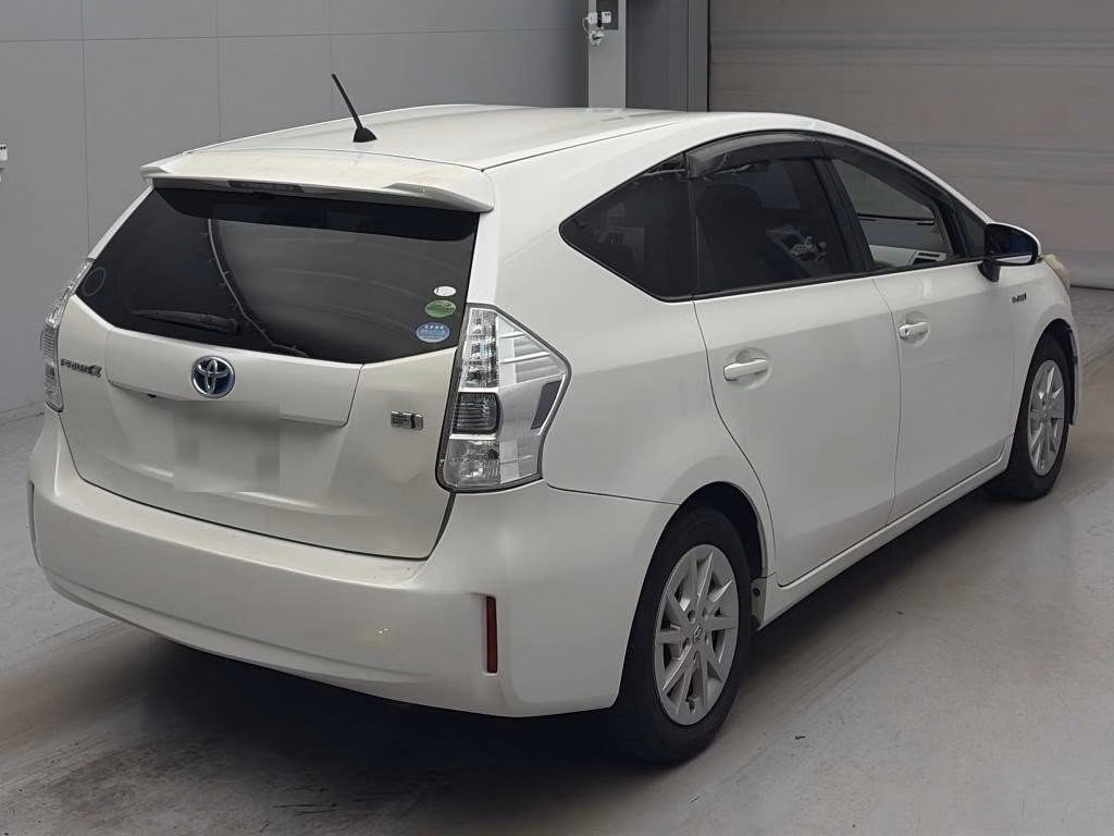 TOYOTA PRIUS ALPHA